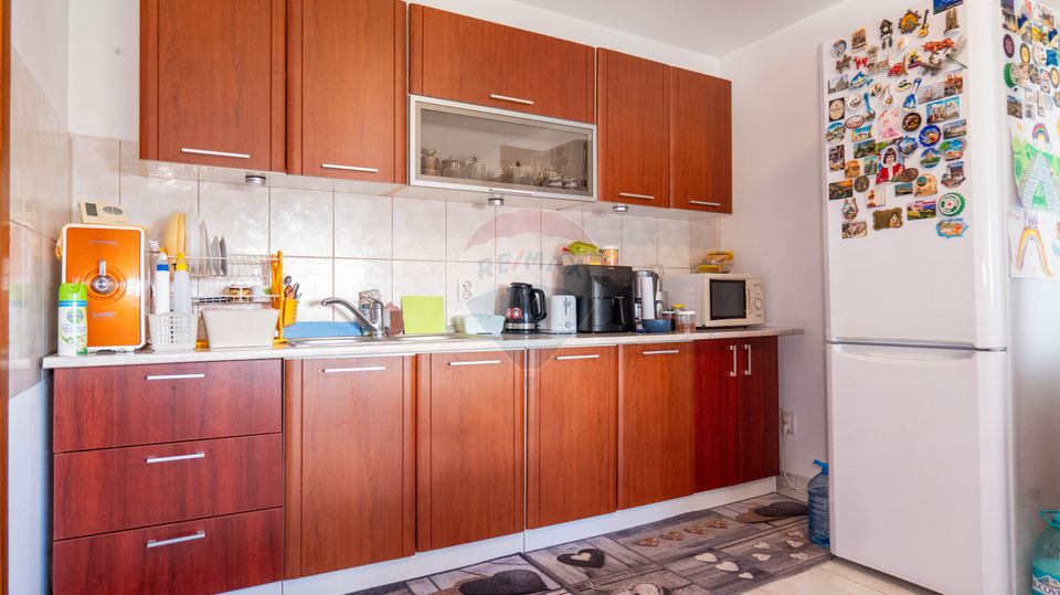 Vanzare vilă Bacu P+1+Pod, livadă, acces rapid A0/A1/Centură