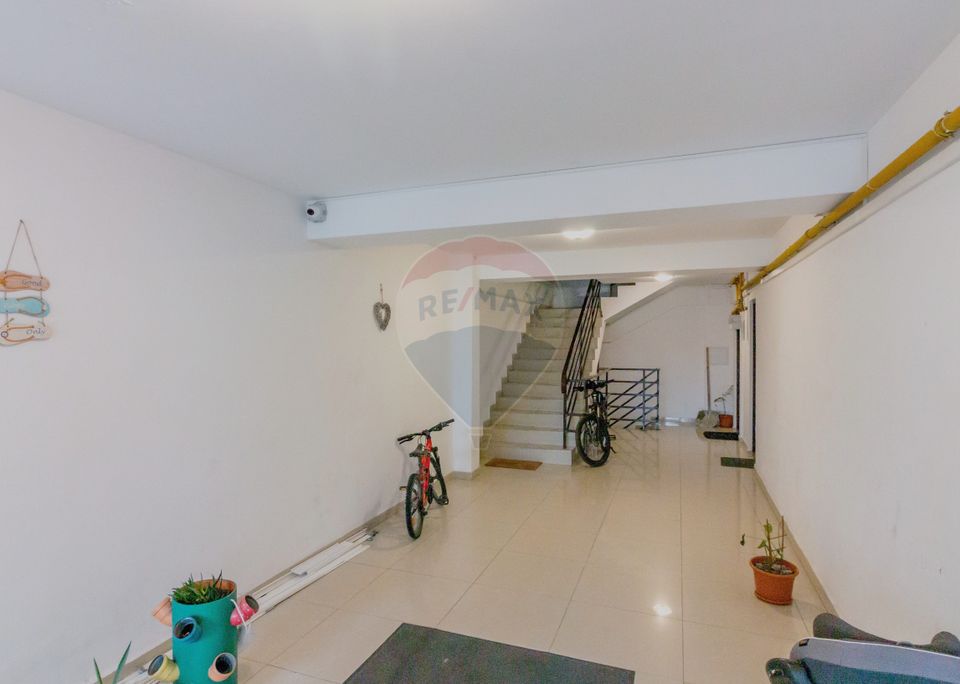 Apartament special | 137.36mp utili | 143mp utili totali | 2009