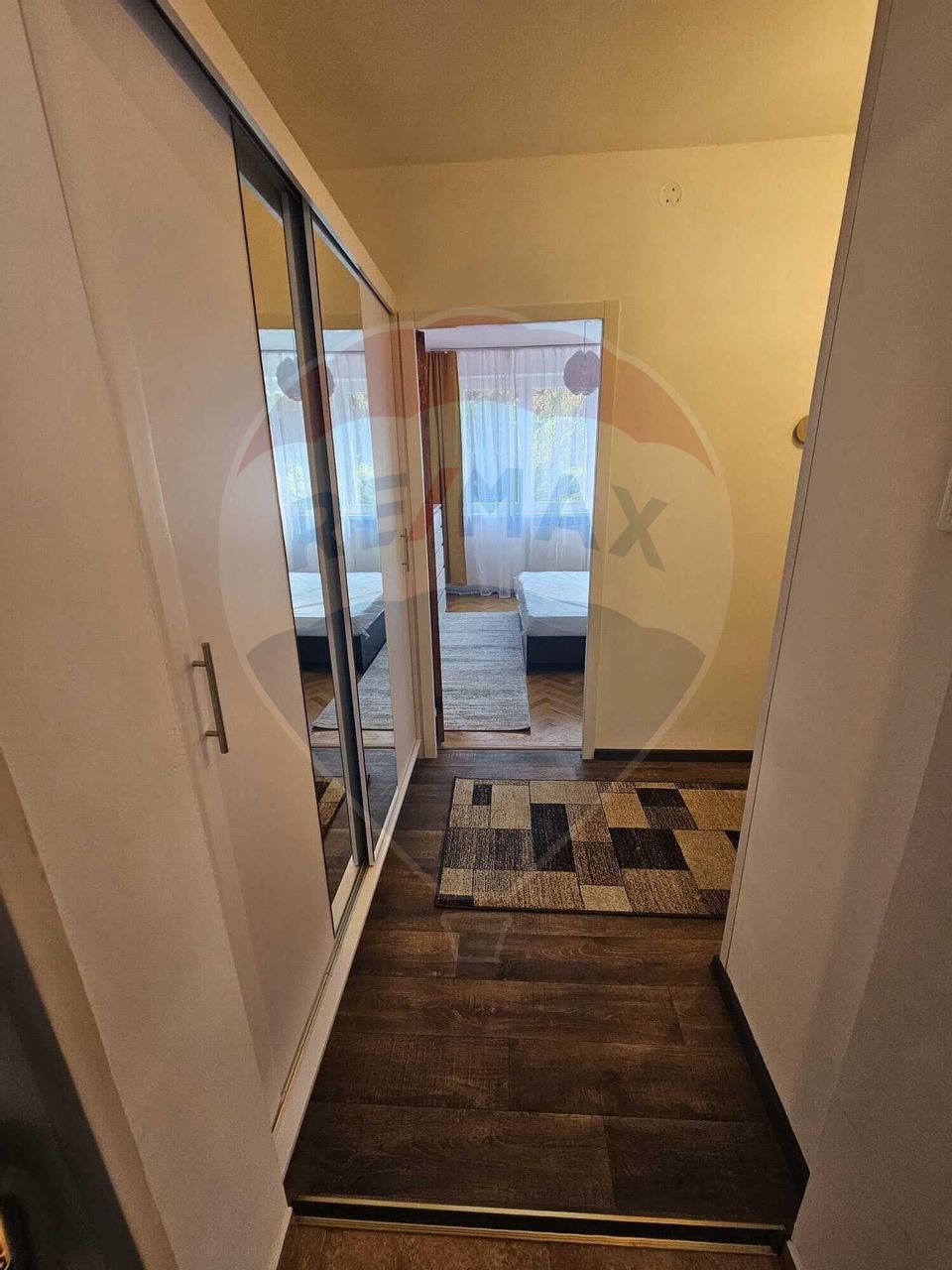 Apartament central cu 3 camere de închiriat