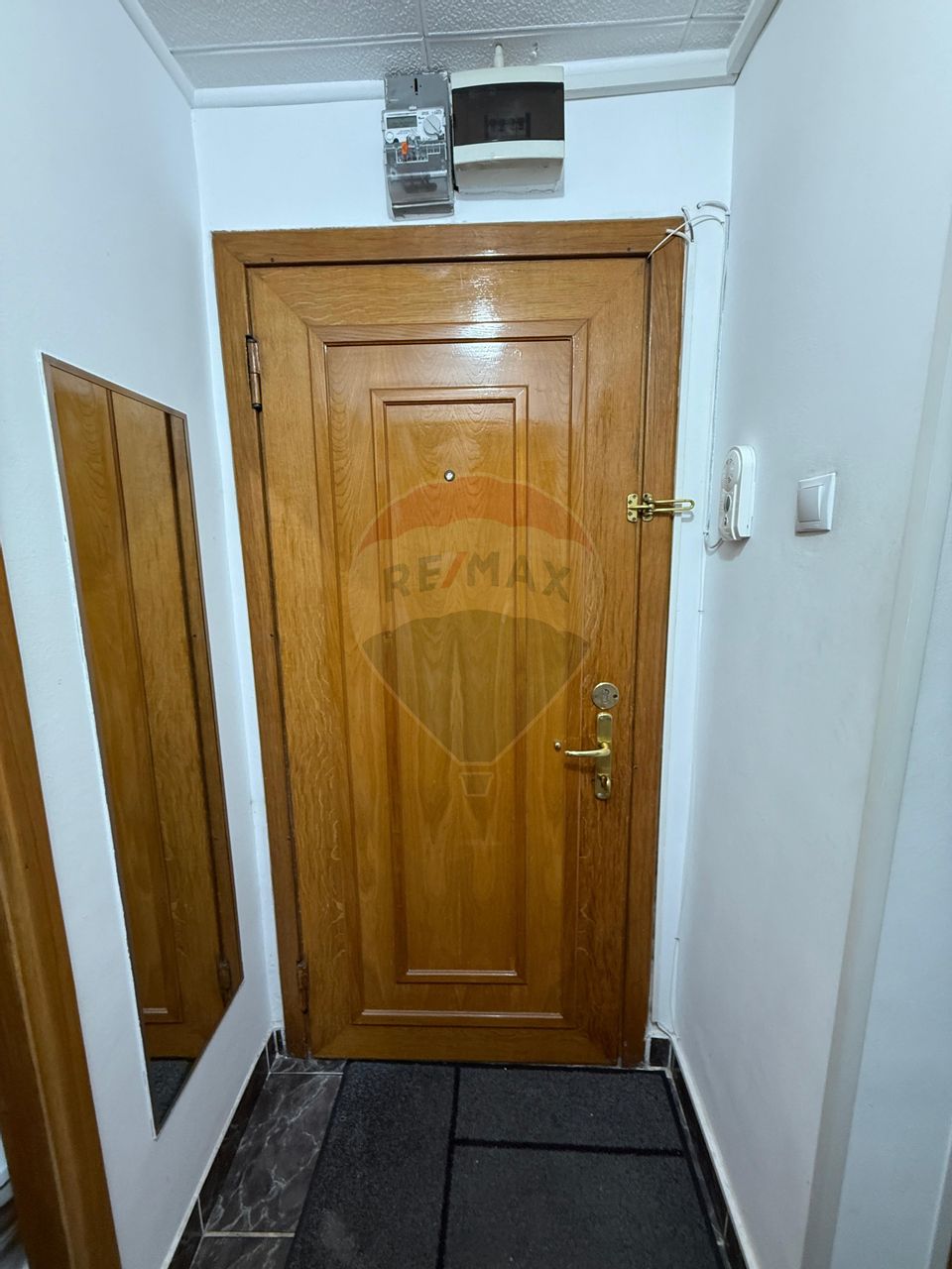Apartament cu 2 camere de vânzare în zona Lujerului