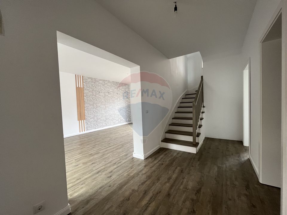 4 room House / Villa for sale