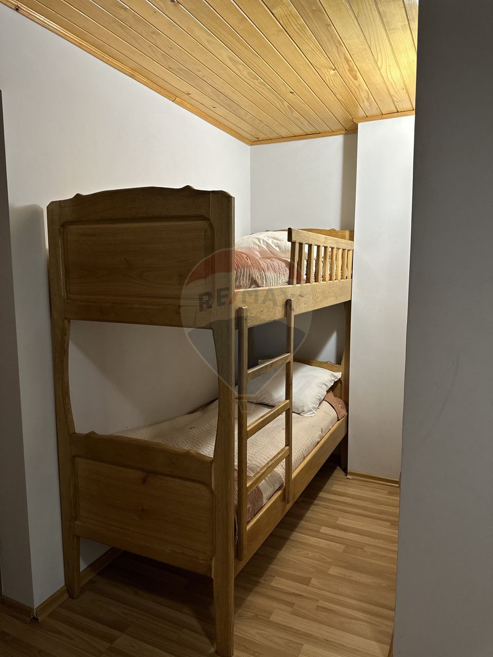 18 room Hotel / Pension for sale