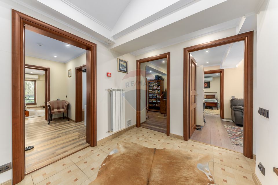 Oferta de sarbatori, discount 10% - Vilă cu parc, piscină și foișor