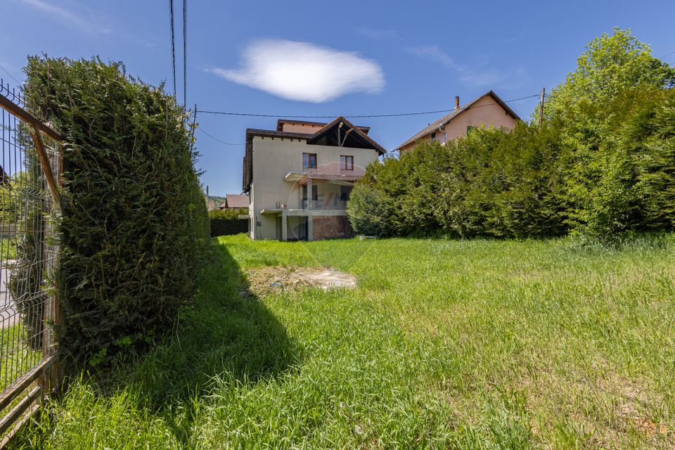 8 room House / Villa for sale