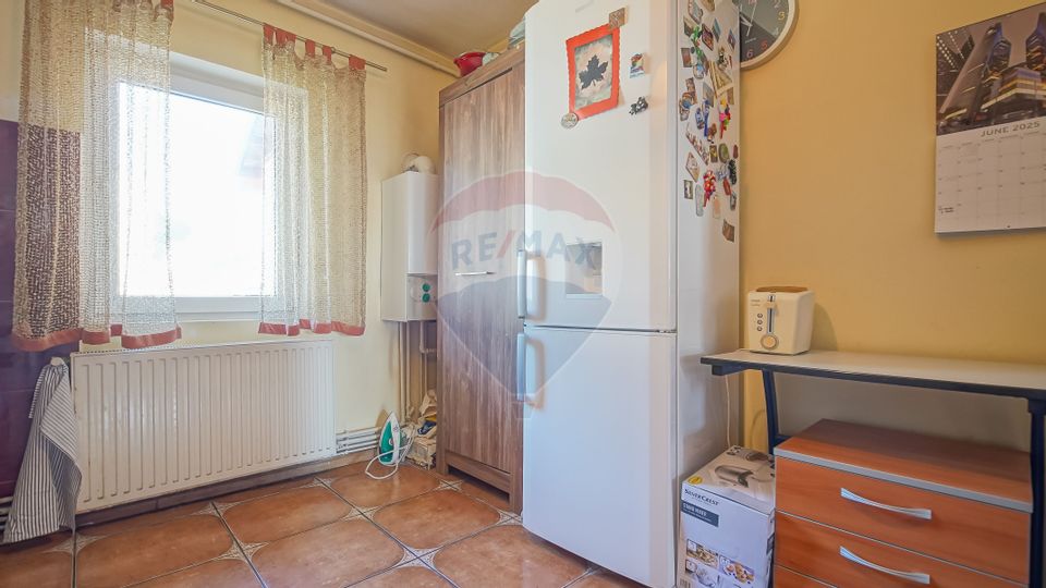 De vanzare 4 camere Racadau-zona Parcul Trandafirilor