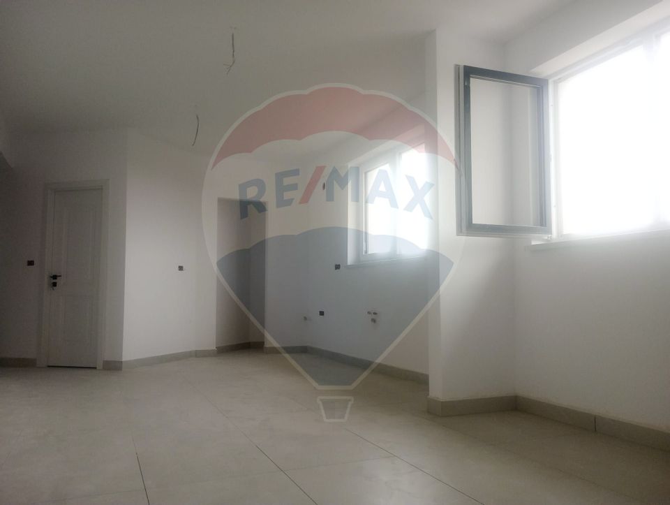 Apartament 3 camere  micalaca