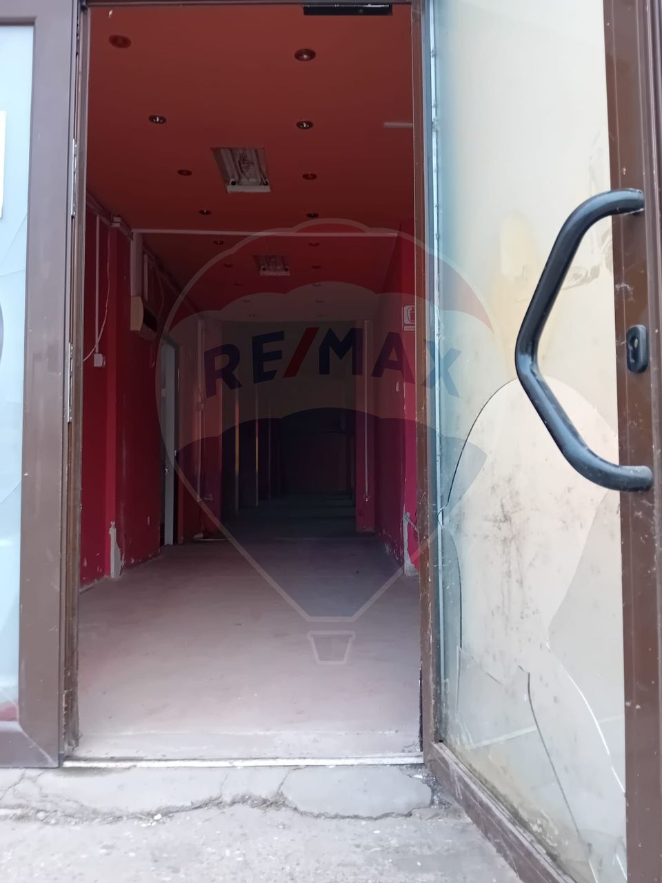 303sq.m Commercial Space for rent, Est area