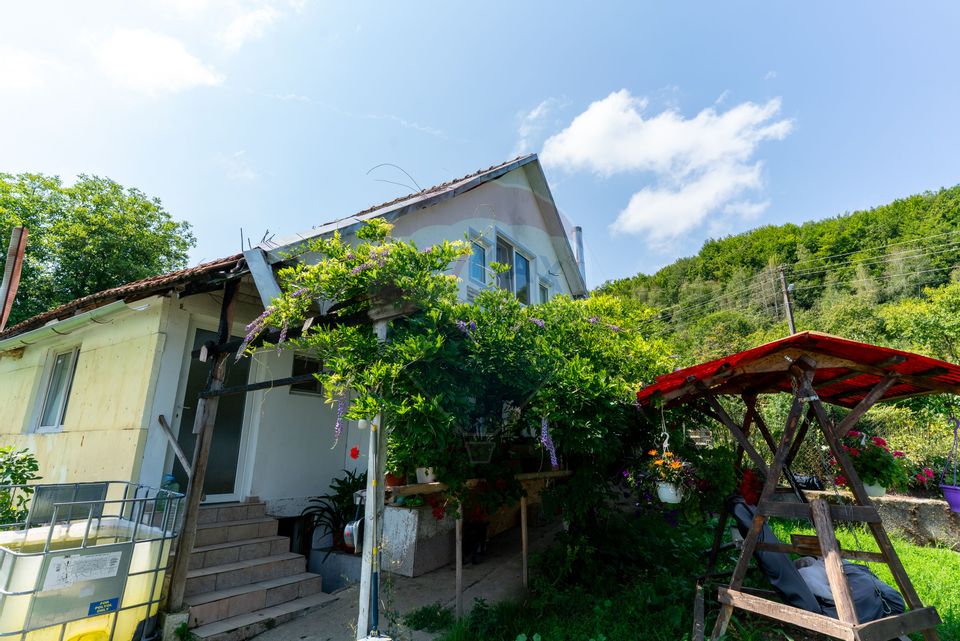 Casă / Vilă cu 10 camere amplasate in 2 corpuri de cladire de vanzare