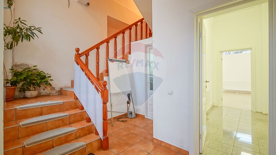 400sq.m Office Space for rent, Central area