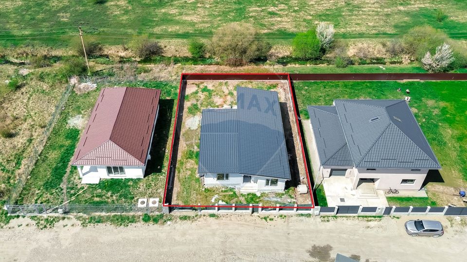 Casă cu 4 camere de vânzare, 130mp utili, teren 600mp in Harman