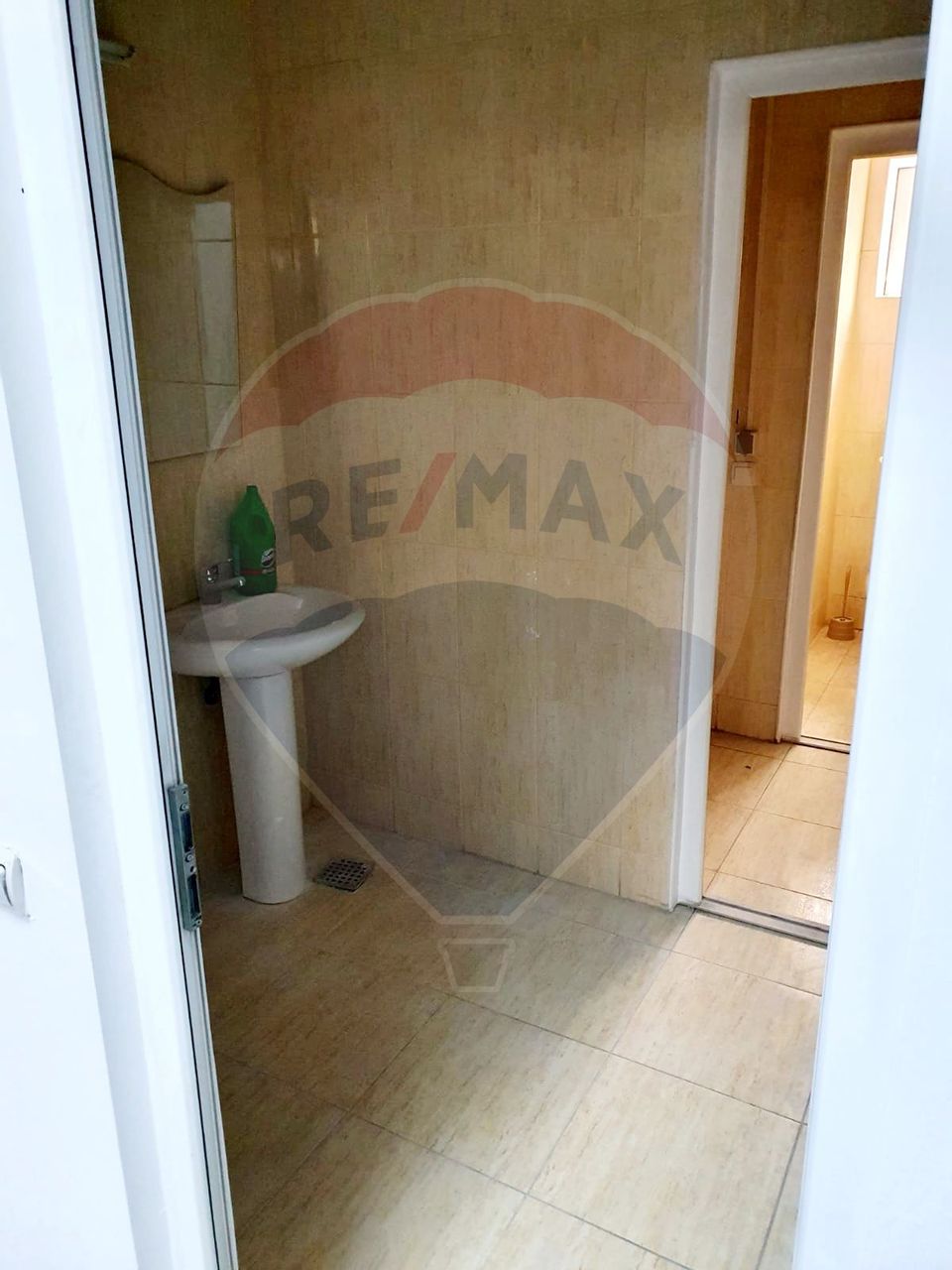 150sq.m Commercial Space for rent, Central area