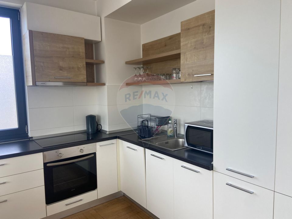 Apartament cu 3 camere de închiriat în zona Semicentrală