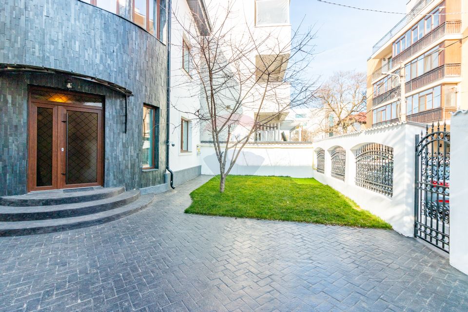 Casă individuala în Aviatiei, adiacent Bulevardul Aerogarii, 4xparcare