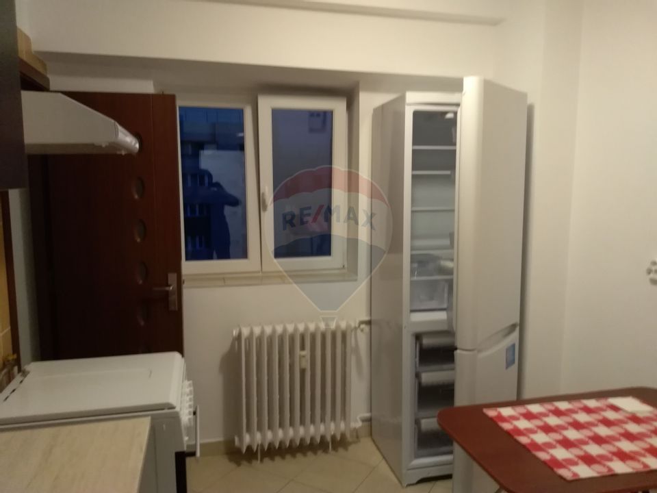 Apartament cu 3 camere de închiriat în zona Stirbei Voda