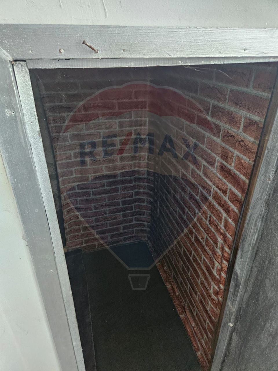 8sq.m Commercial Space for rent, Ultracentral area