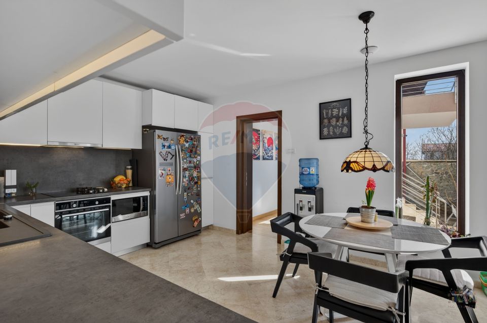 Vila cu design spectaculos, tehnologie smart & lifestyle complet