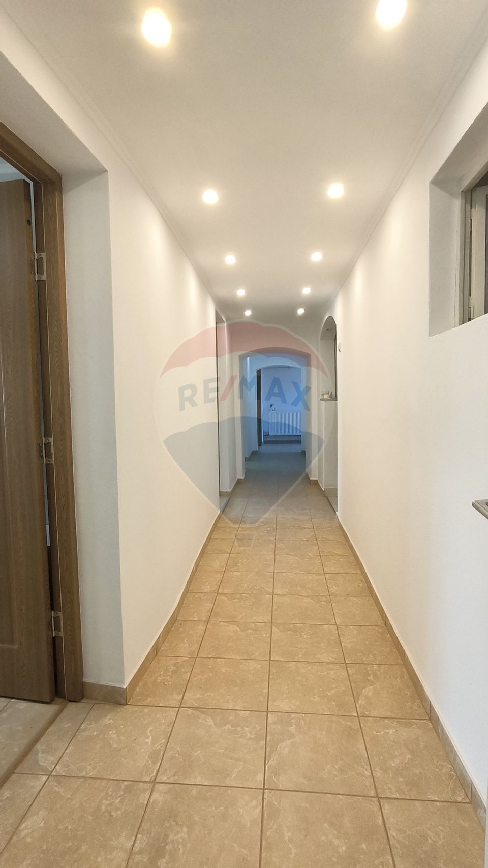 4 room Apartment for sale, Central area