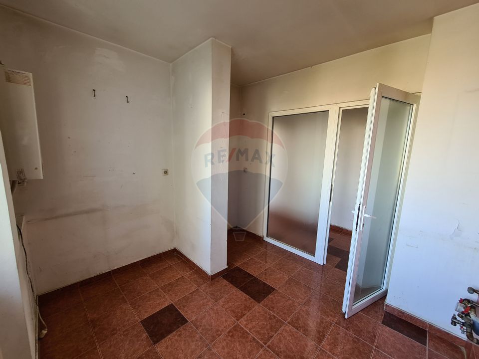 Apartament cu 3 camere de vânzare în zona Chibrit