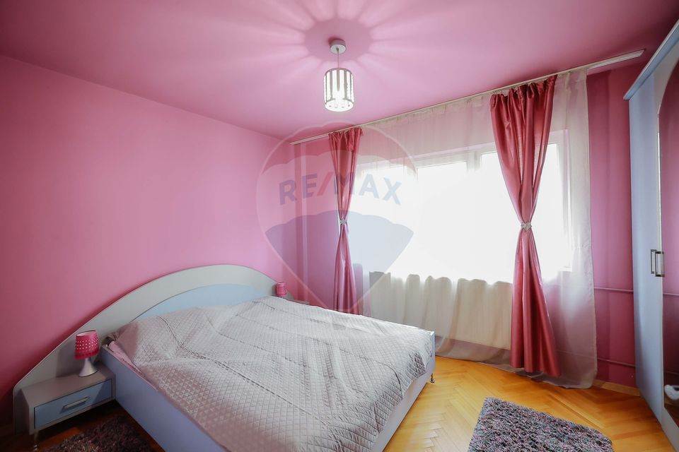 Apartament 3 camere de vânzare în zona Rogerius