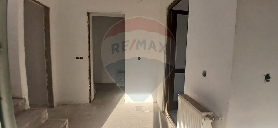 Casa individuala 4 camere cu teren 454 mp cartier privat Crevedia