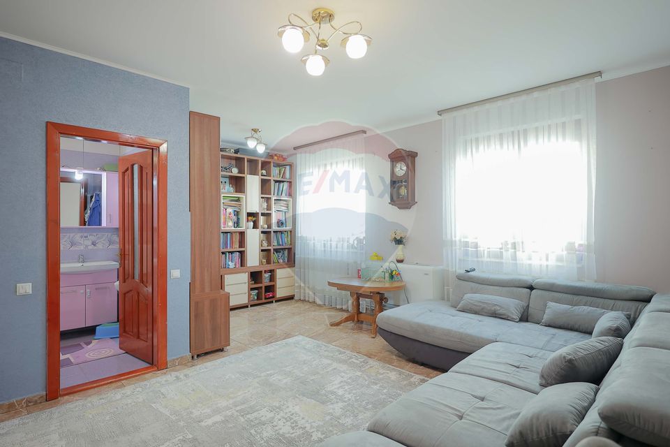 De vânzare Apartament cu 4 camere, lângă Podul Centenarului