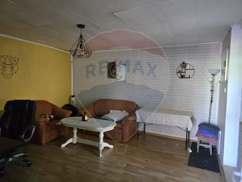 Casă / Vilă cu 5 camere de vânzare în zona George Enescu