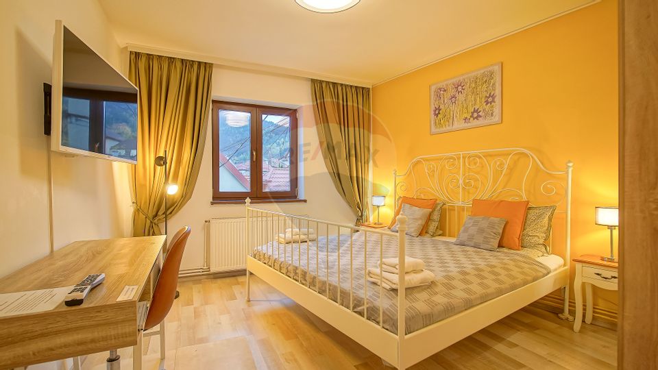 Casa cu 5 studiouri independente, terasa rooftop, vedere montana