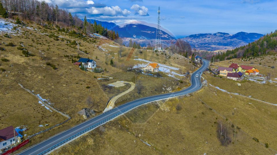 Teren intravilan CU PRIVELISTE DE POVESTE- Fundata- Romania