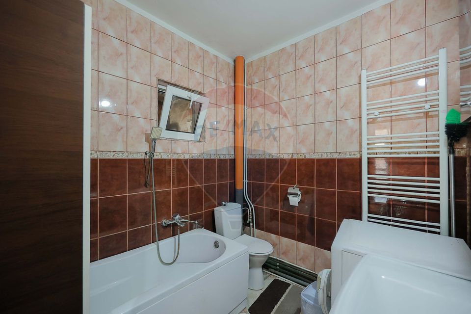 De vânzare casă cu 3 camere și teren 950 mp în Mihai Bravu