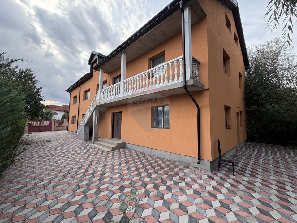 Casă / Vilă cu 8 camere