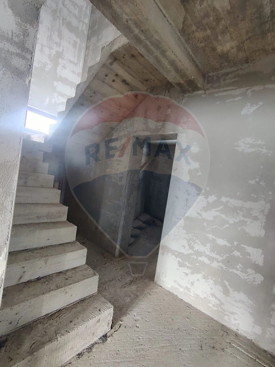 5 room House / Villa for sale