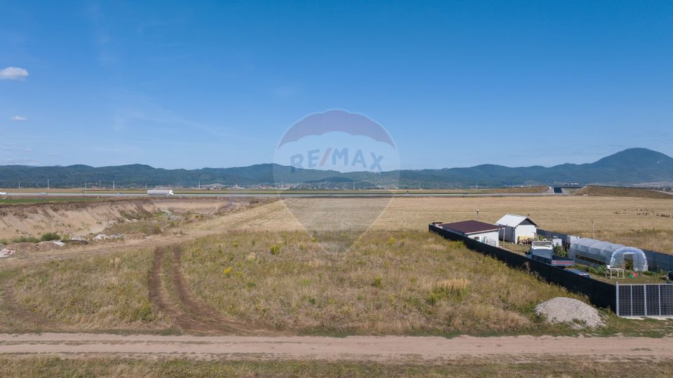 Comision 0 %! Teren de vânzare 686 mp, Cristian!