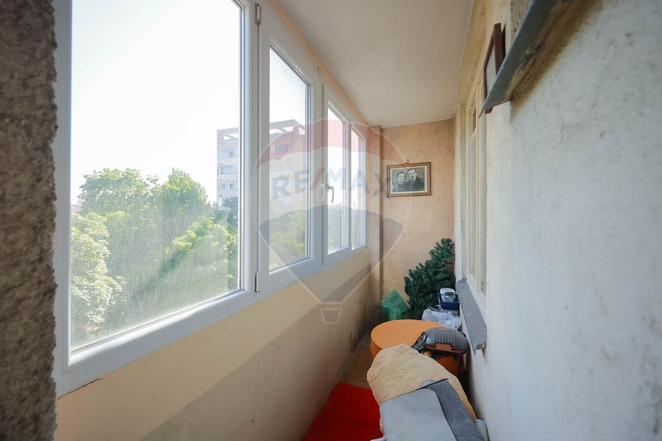 Apartament cu 4 camere de vânzare în zona Dacia