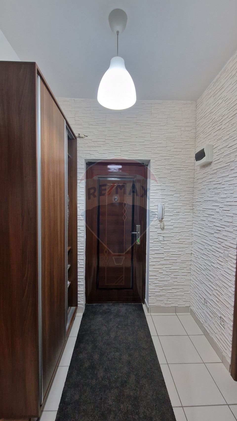 Apartament mobilat, utilat cu 2 camere de vânzare în Cartierul Latin