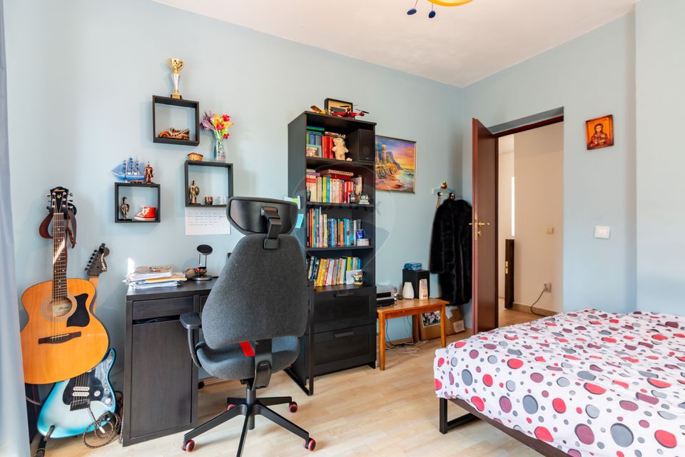 Villa for sale at the entrance to Mogosoaia, between two forests, lake