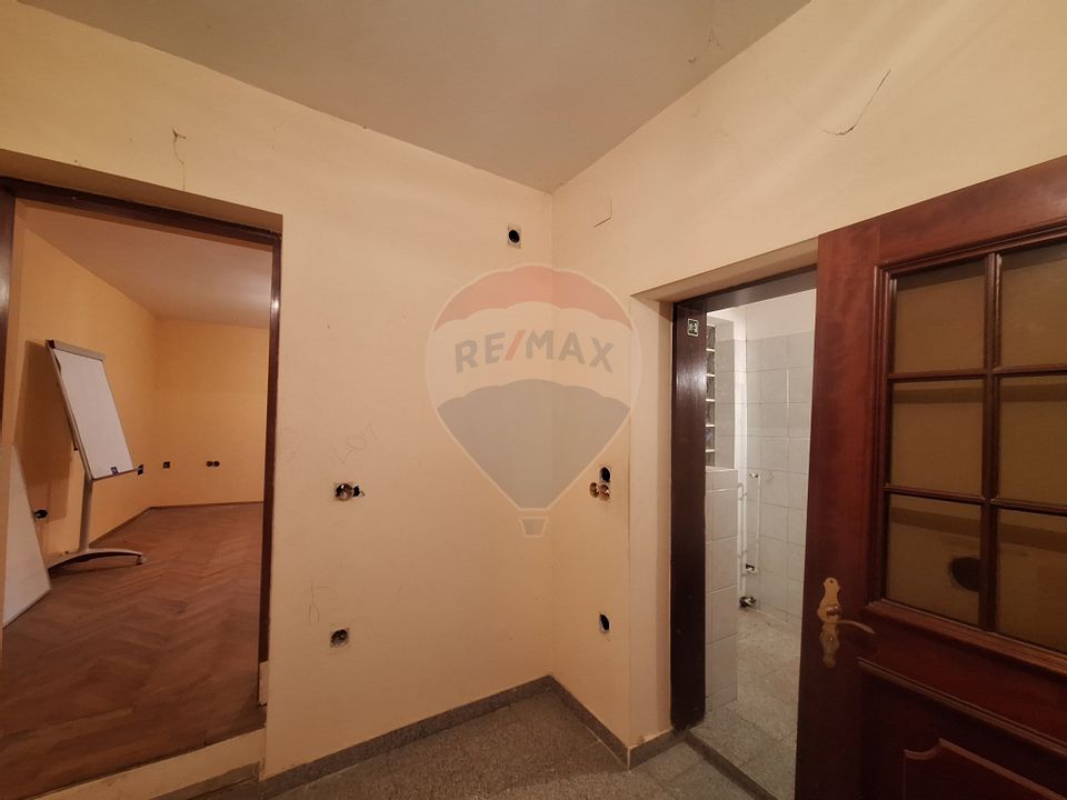 Apartament generos la 3 min pe jos de Podul Minciunilor