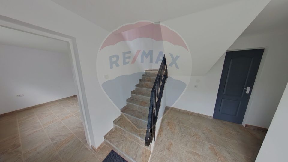 Casă / Vilă cu 3 camere de vânzare în zona Central