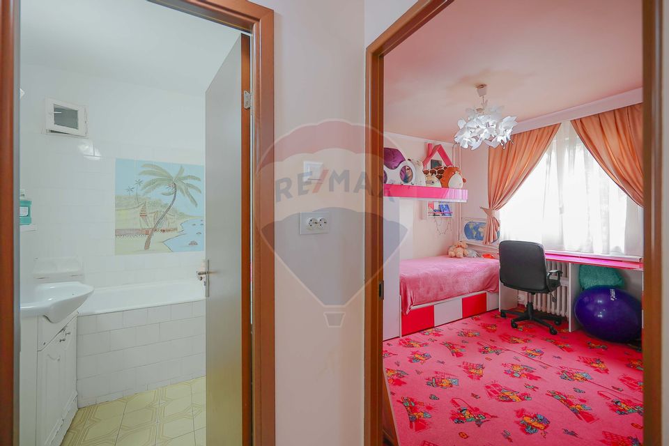 Apartament cu 3 camere de vânzare în zona Dacia