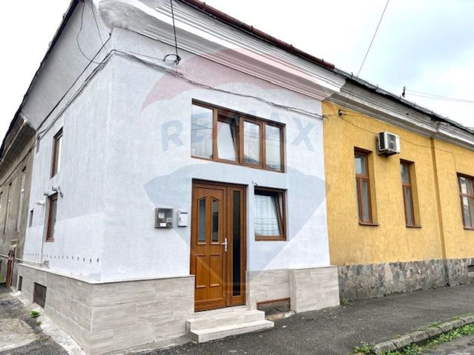 Apartament cu 4 camere de vânzare în zona Ultracentral