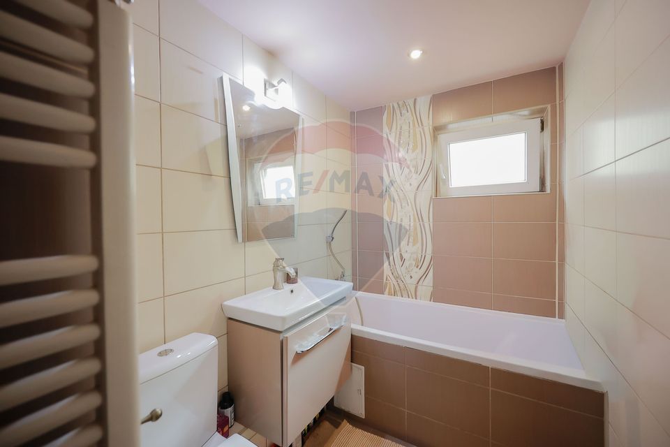 Apartament 3 camere de vânzare în zona Rogerius