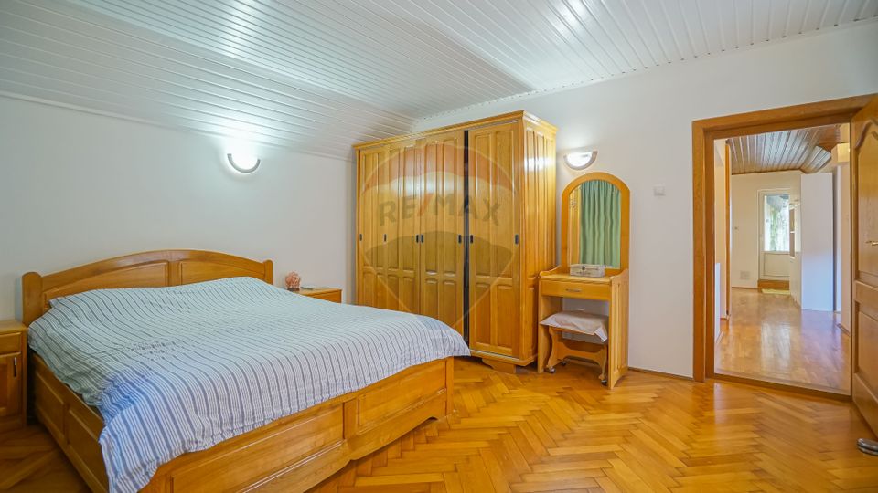 7 room House / Villa for sale, Brasovul Vechi area