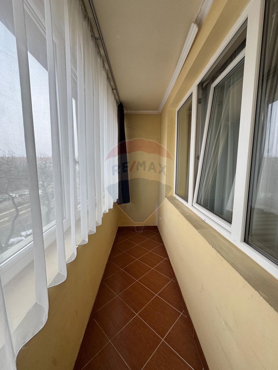 Apartament cu 3 camere de închiriat în zona Garii