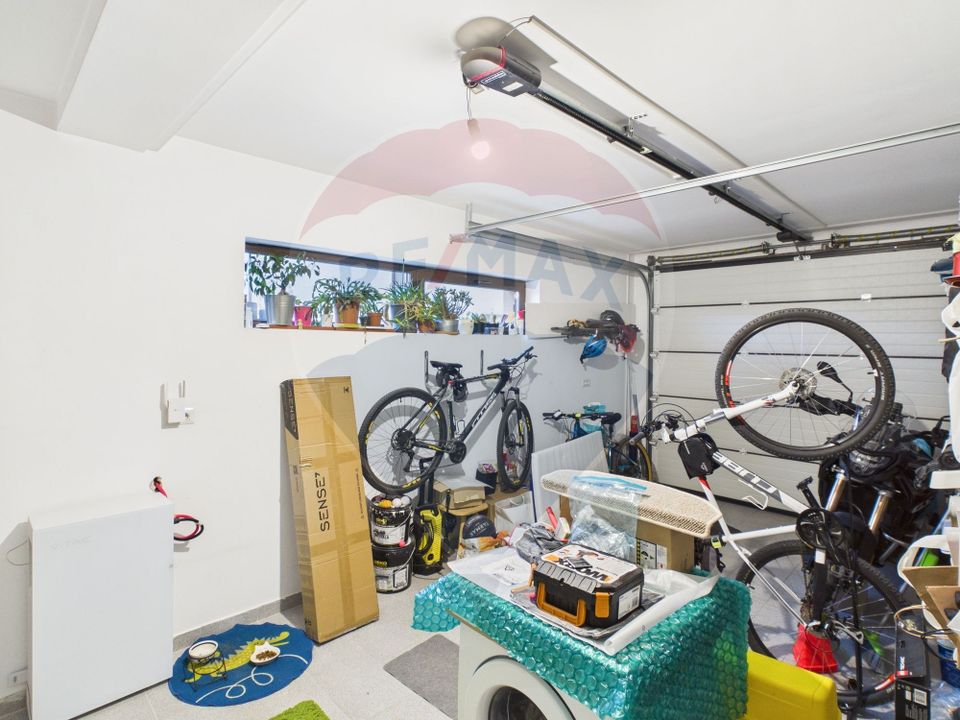 Modern villa 2011, with 5 rooms, 500sqm courtyard and garage