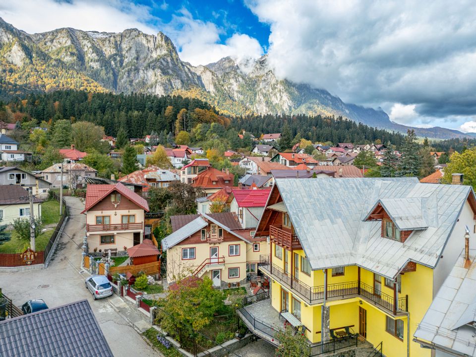 House FOR SALE in Bușteni, with superb views of the Bucegi Mountains