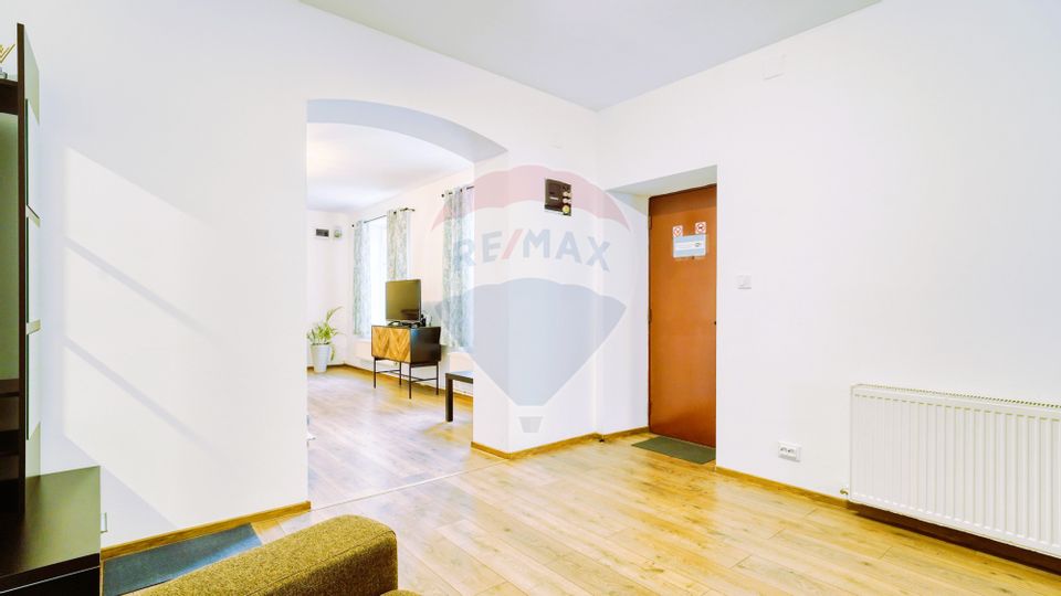 Apartament renovat cochet cu 2/3 camere, 73 mp utili, Centrul Istoric