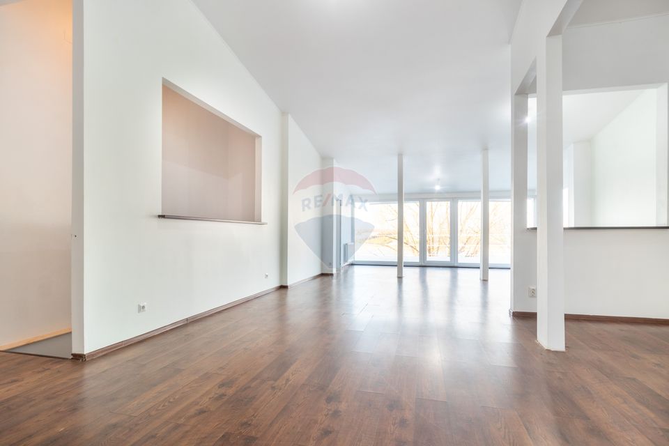 Vanzare Vila 5 camere cu terase mari si priveliste directa la lac