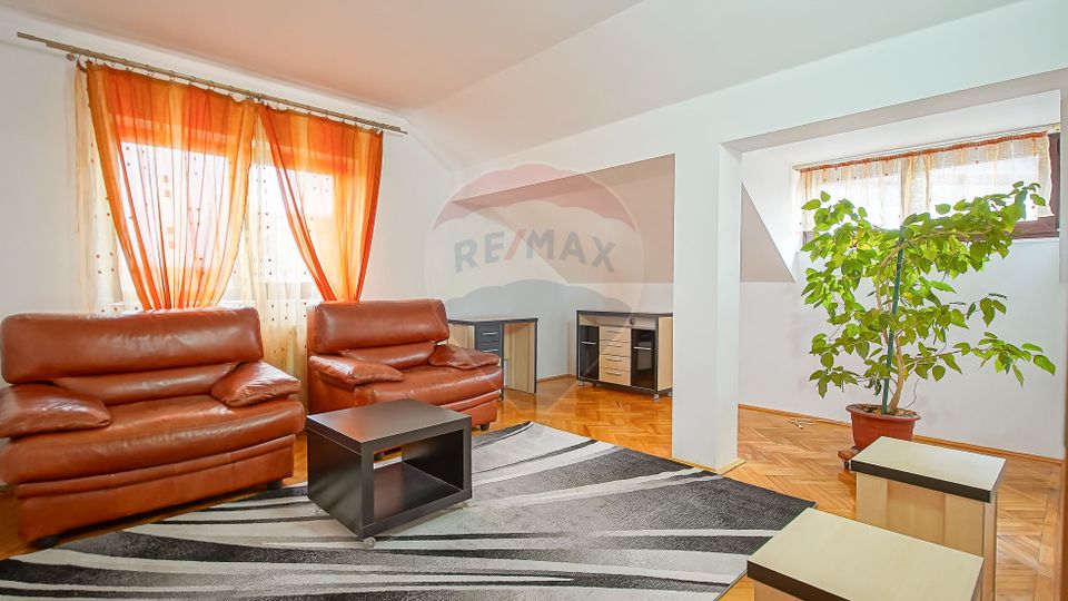 Vilă cu Teren Generos - Tractorul, Potrivită pentru Locuit sau Afacere