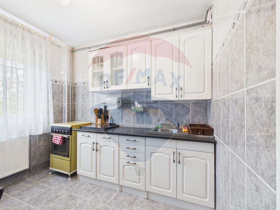 Apartament 3 camere, decomandat de vânzare în zona Aparatorii Patriei