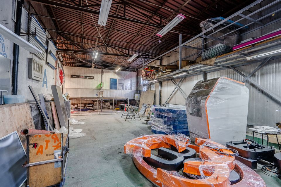 For sale Production hall 1,100 sqm + offices 356 sqm + land 1,200 sqm