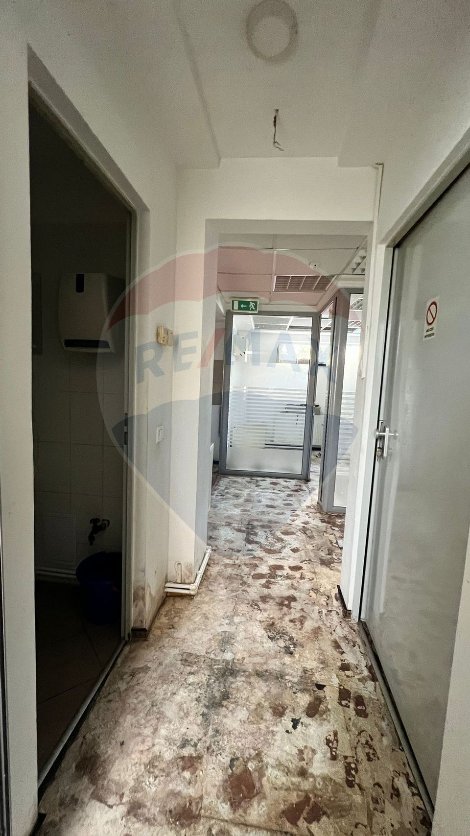 106.2sq.m Commercial Space for rent, Central area